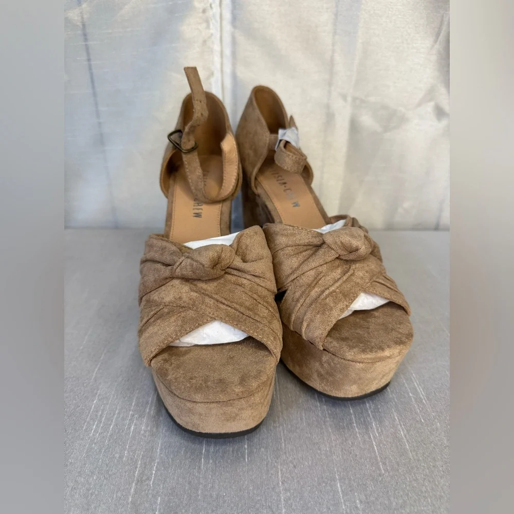 Get a Lift Platform Heel - Picture 2 of 10